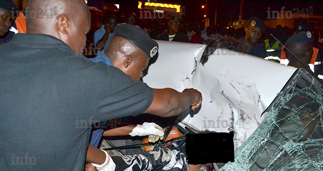 Les pompiers tardent à extraire une femme coincée dans son véhicule après un accident de circulation