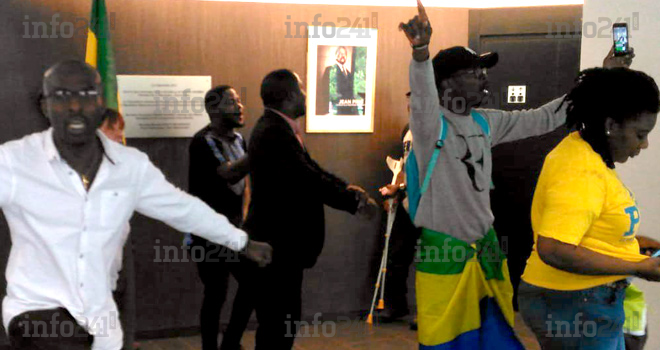 Des résistants gabonais s’introduisent dans leur ambassade à Paris pour &laquo;&nbsp;destituer&nbsp;&raquo; Ali Bongo