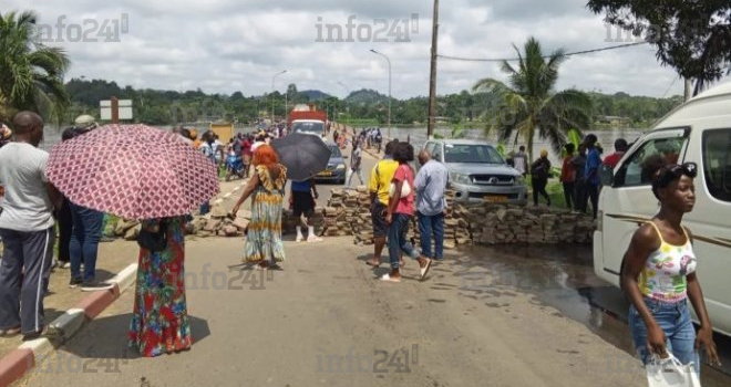 Lambaréné : Un camion englouti dans l’Ogooué, les populations en colère érigent des barricades