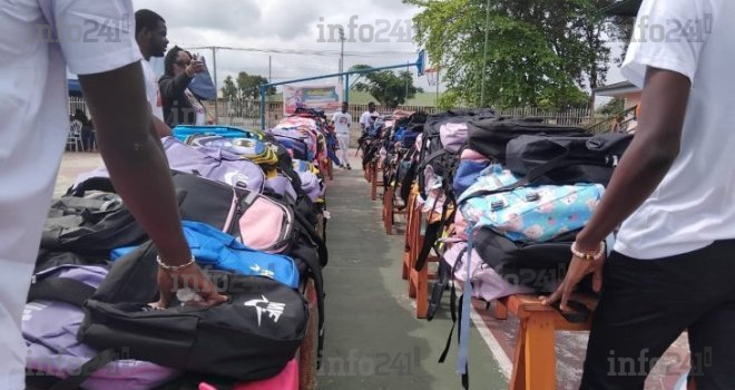 Port-Gentil : 800 kits scolaires distribués gracieusement aux élèves des 4 arrondissements