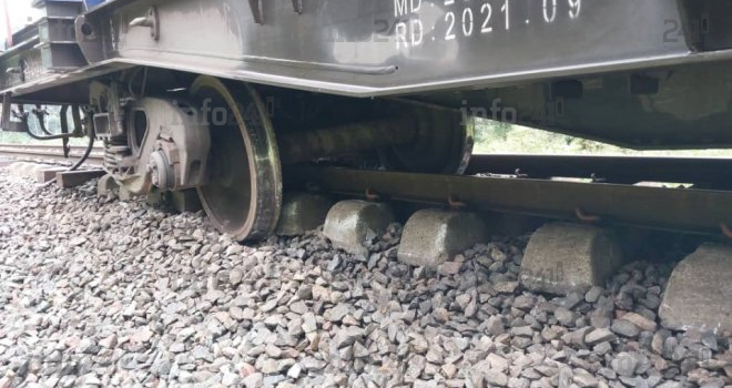 Pluie, rail et frayeur : Un train de marchandises déraille, un train voyageurs de la Setrag bloqué à Ndjolé