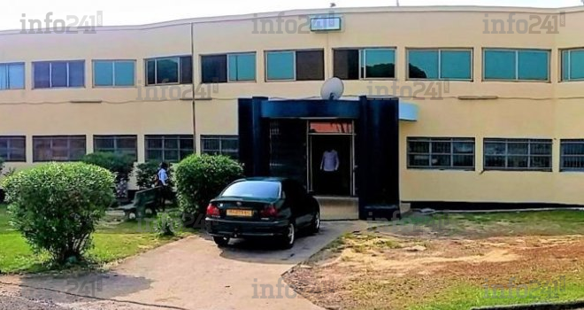 Une étudiante de l’INSG tente de se suicider au javel dans le bureau du directeur général