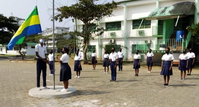 Les élèves gabonais astreints à la levée du drapeau et au chant de l’hymne nationale par le CTRI